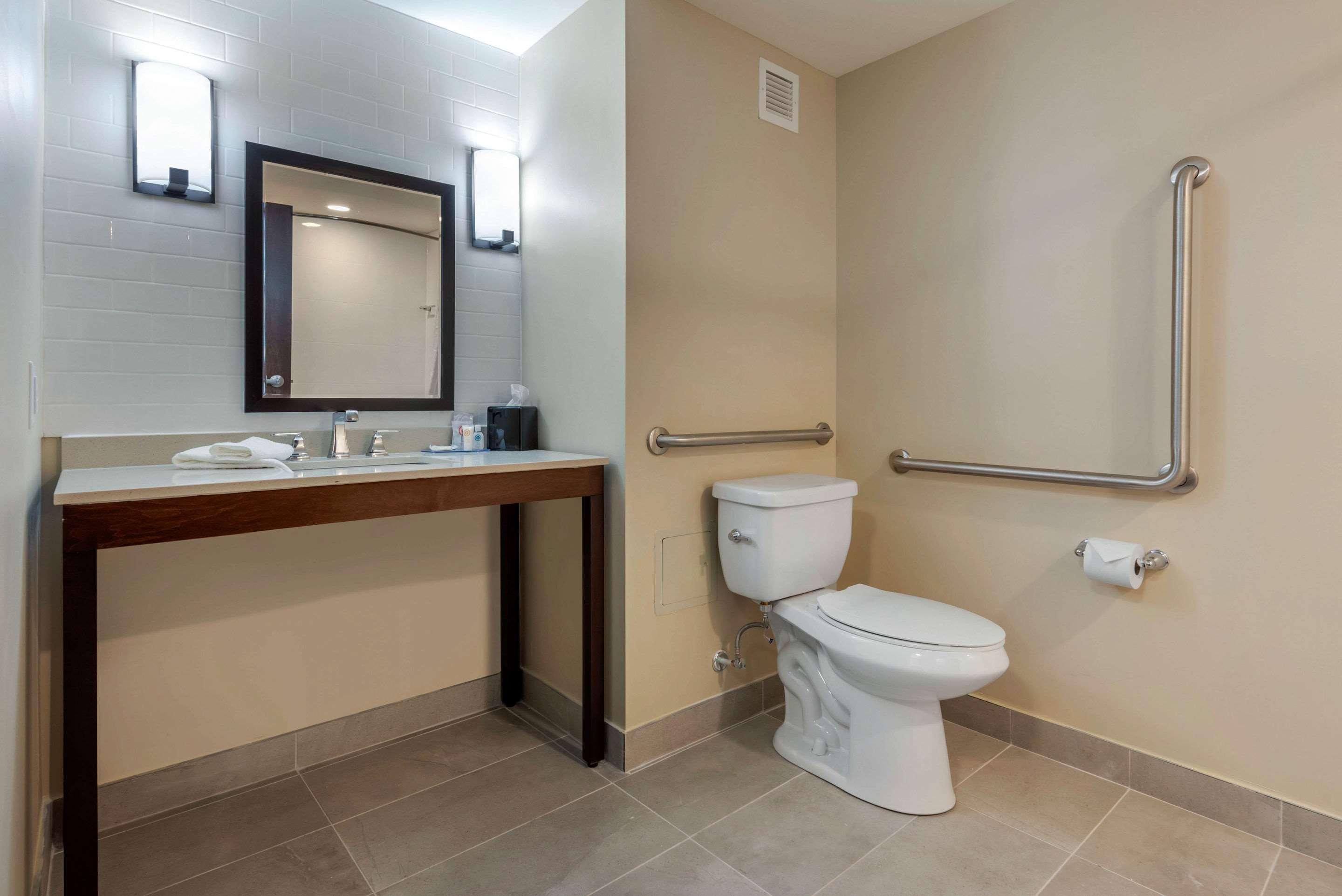 Comfort Inn & Suites Greater Napanee Ngoại thất bức ảnh