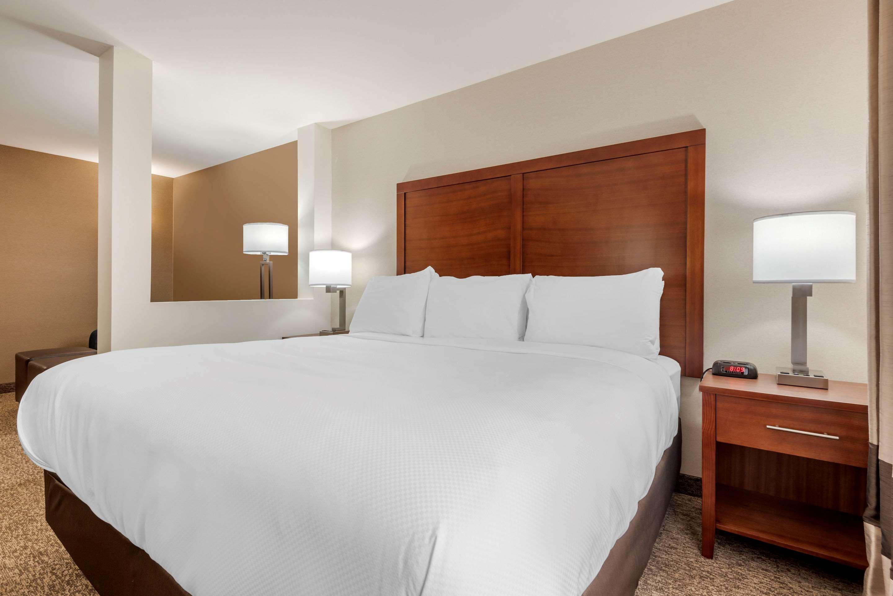 Comfort Inn & Suites Greater Napanee Ngoại thất bức ảnh