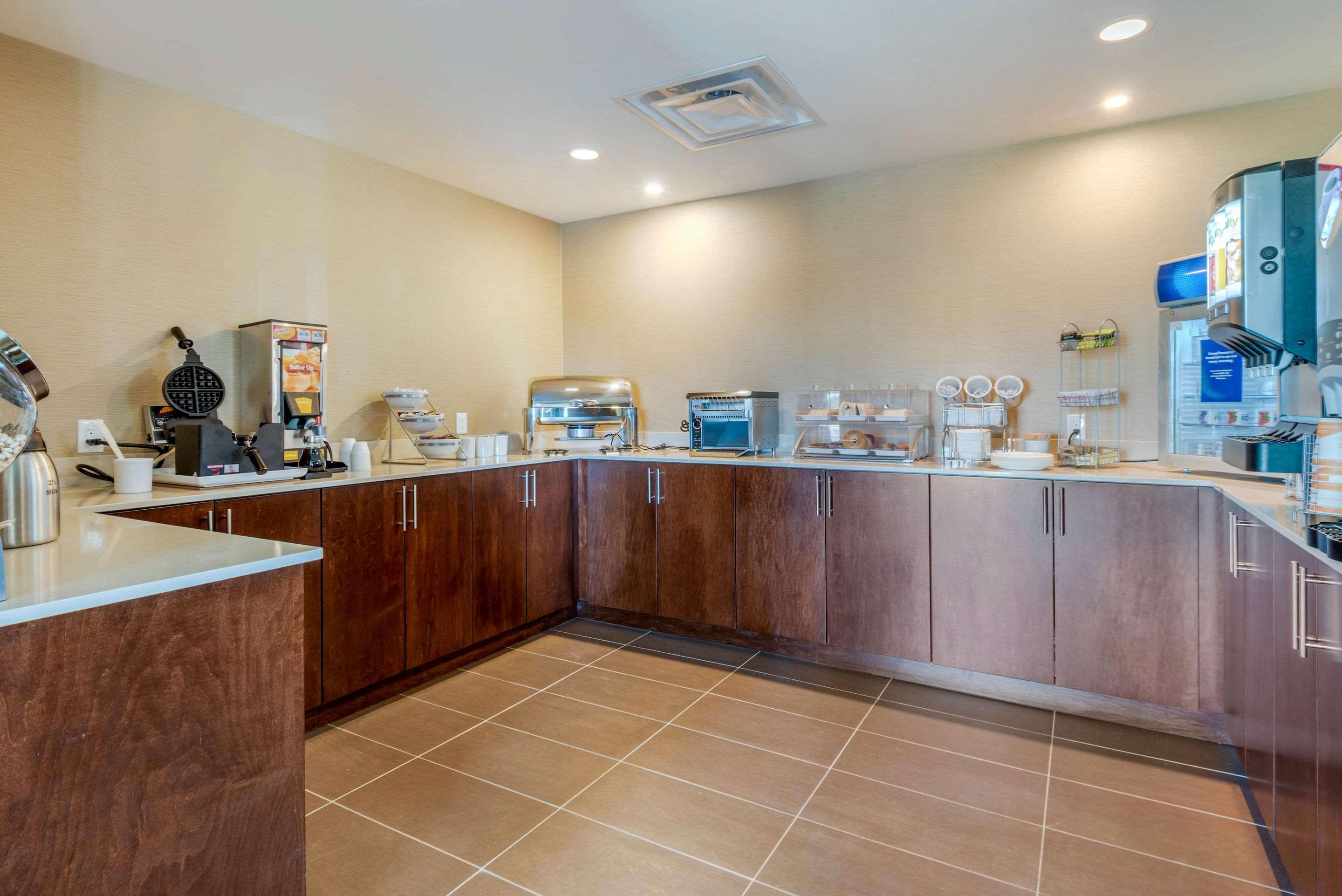 Comfort Inn & Suites Greater Napanee Ngoại thất bức ảnh