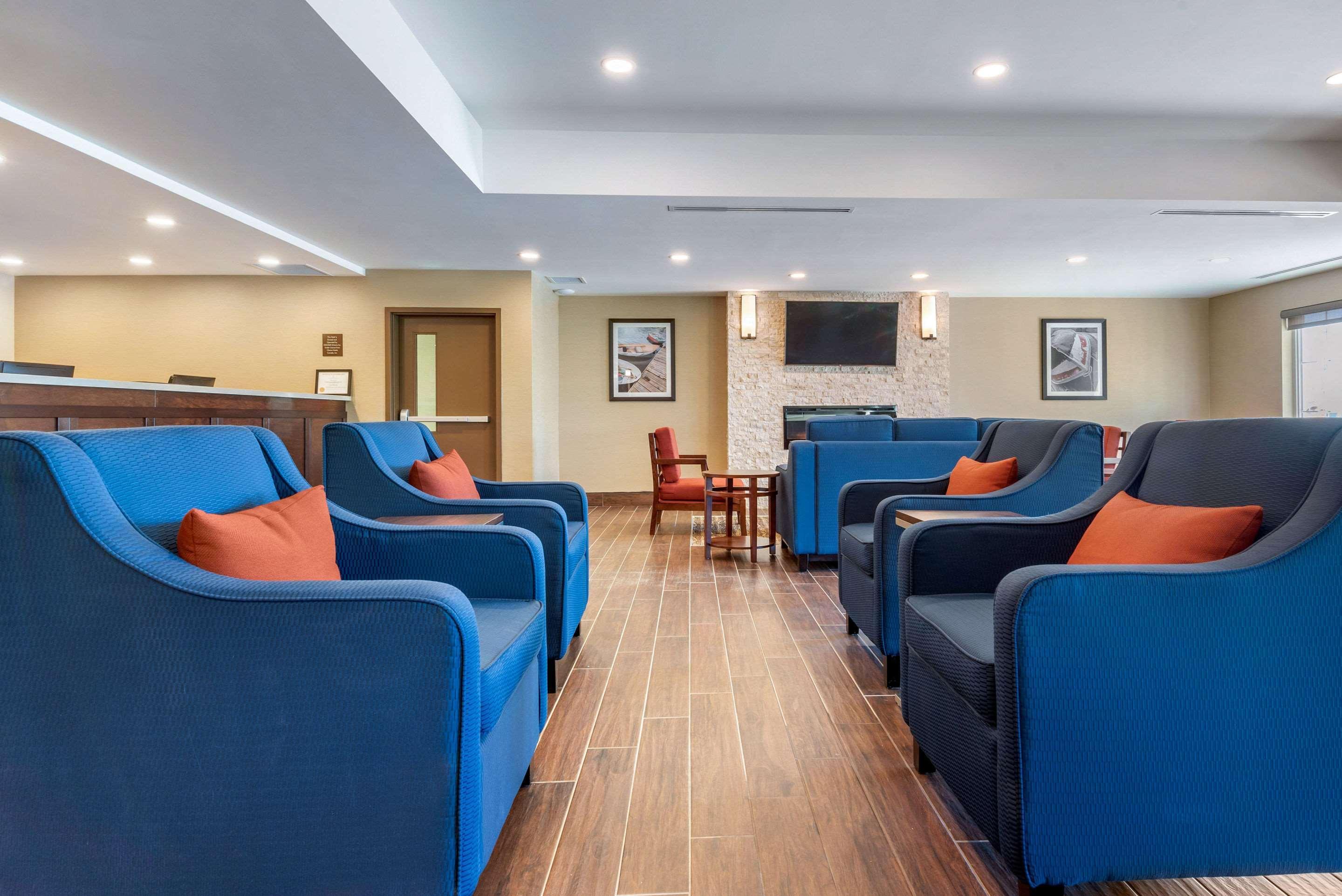 Comfort Inn & Suites Greater Napanee Ngoại thất bức ảnh