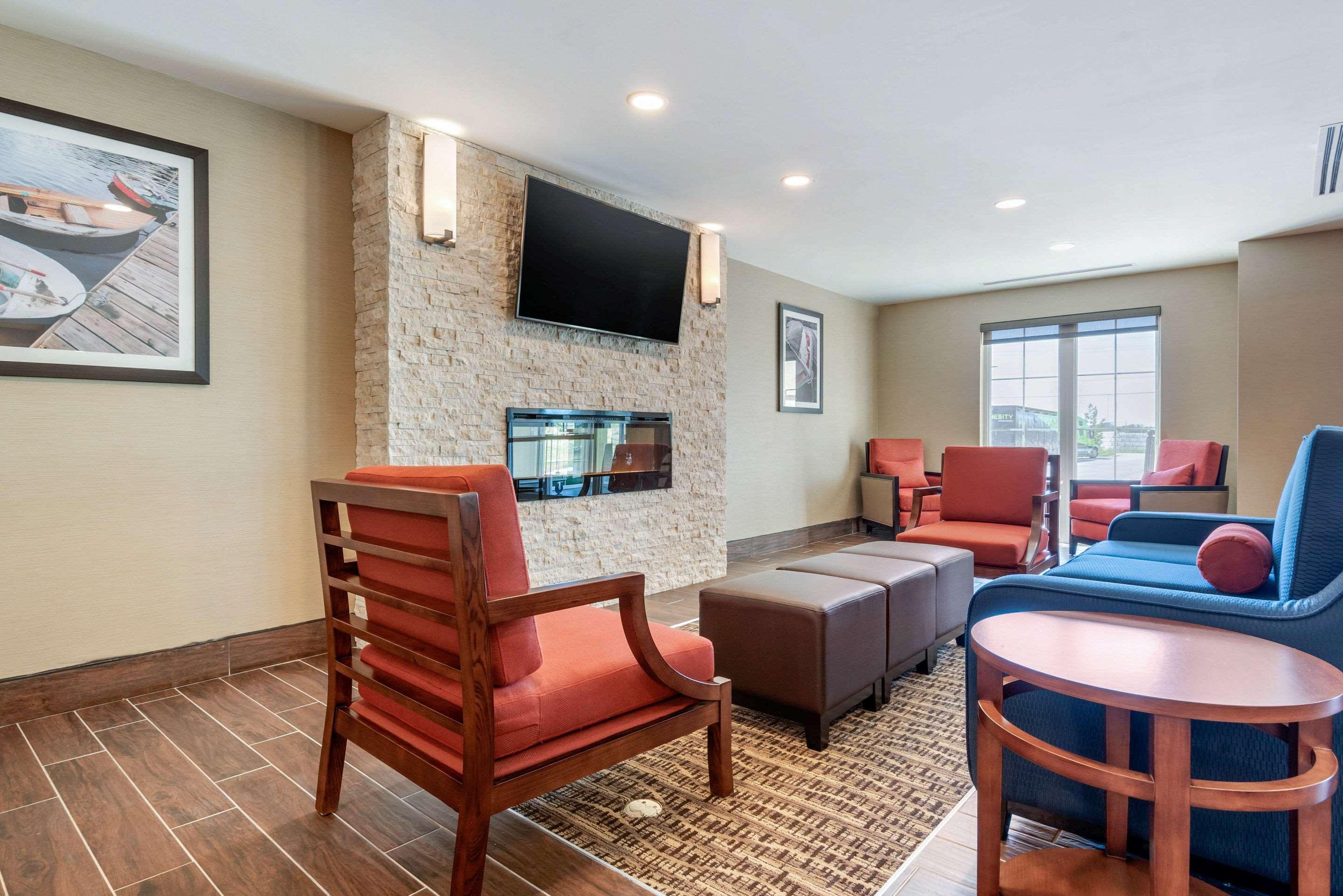 Comfort Inn & Suites Greater Napanee Ngoại thất bức ảnh