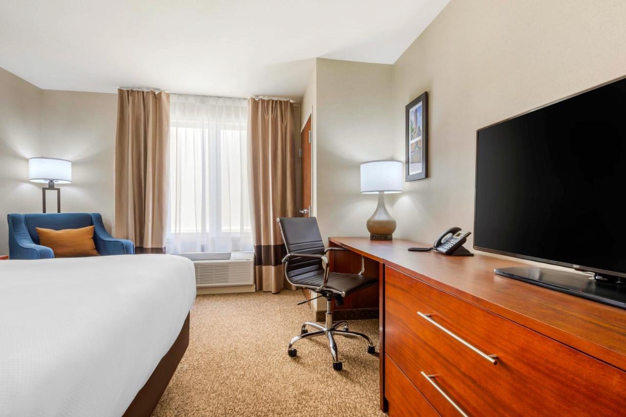Comfort Inn & Suites Greater Napanee Ngoại thất bức ảnh